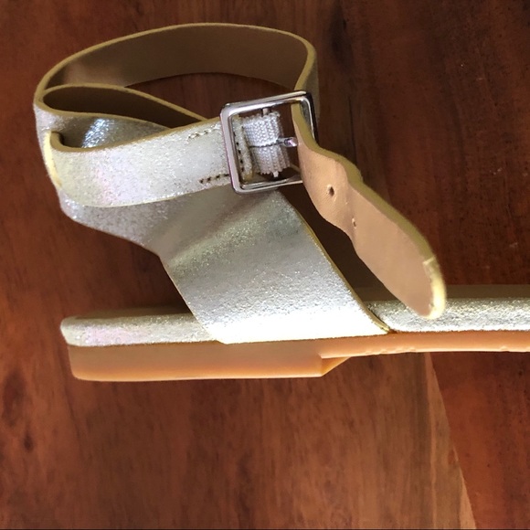 Marc Jacobs Gold Silver Open Toe Flat Sandals - Picture 7 of 8